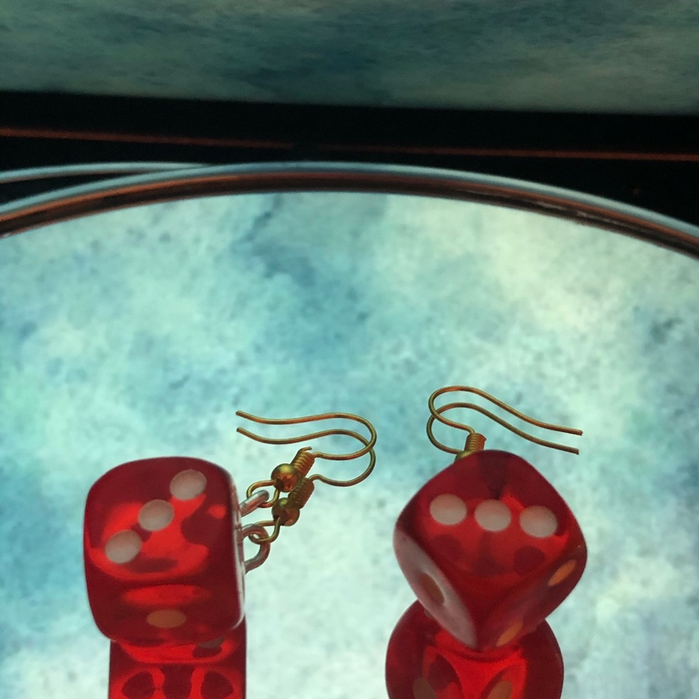 Red dice earrings - Picture 5 of 5